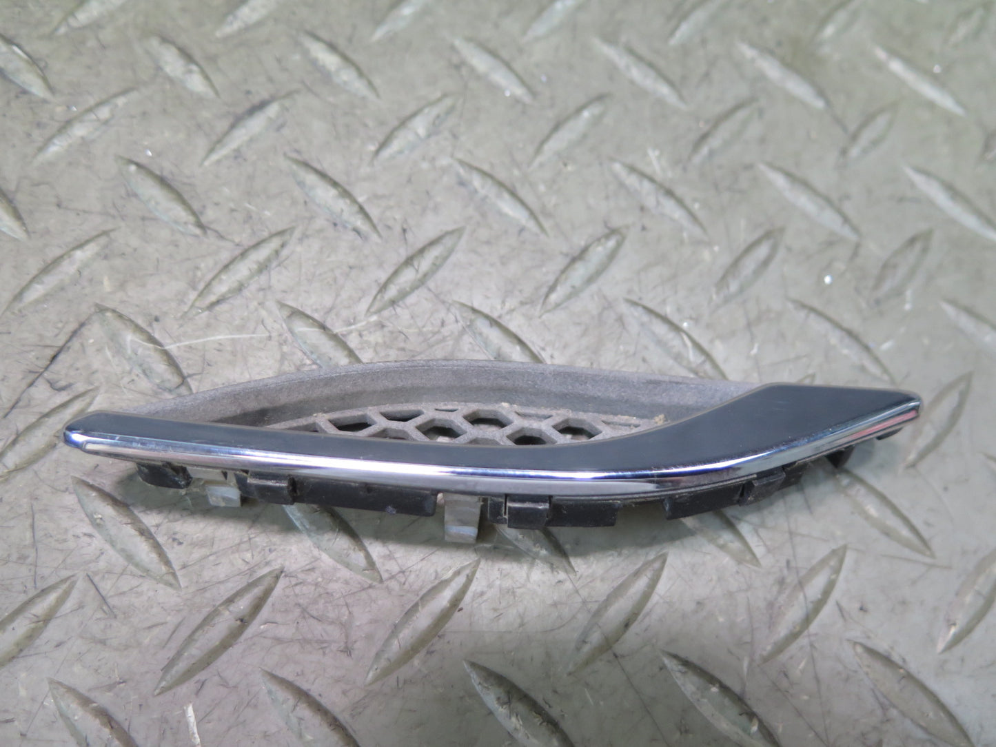 2014-2019 Maserati Ghibli M157 Front Right Fender Air Vent Trim Grille Set of 3