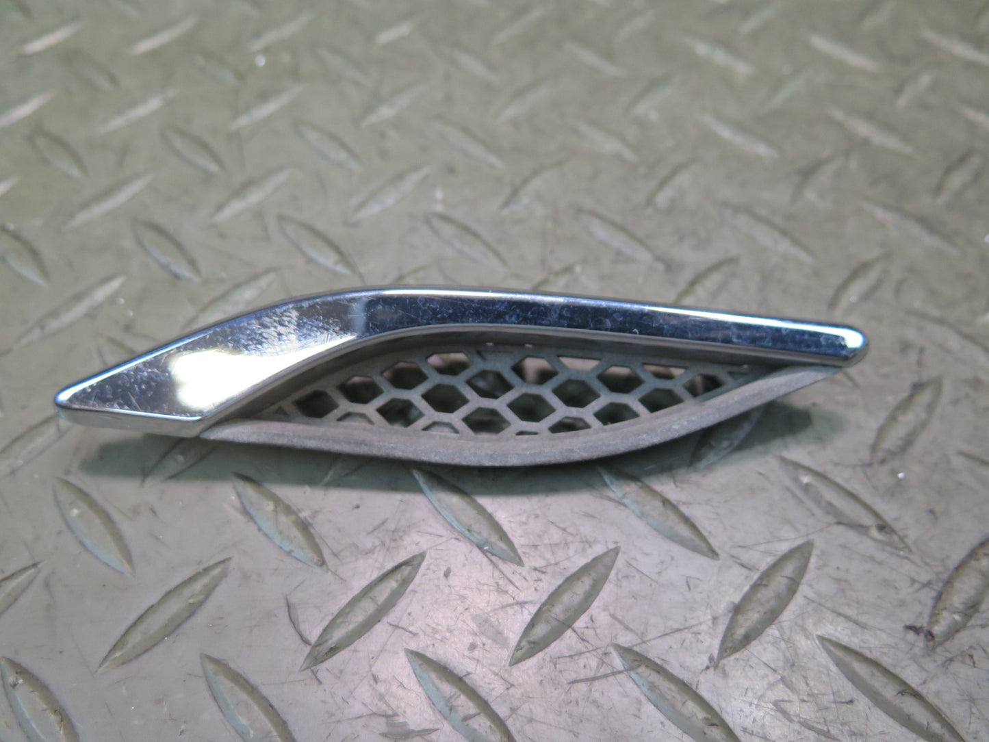 2014-2019 Maserati Ghibli M157 Front Right Fender Air Vent Trim Grille Set of 3