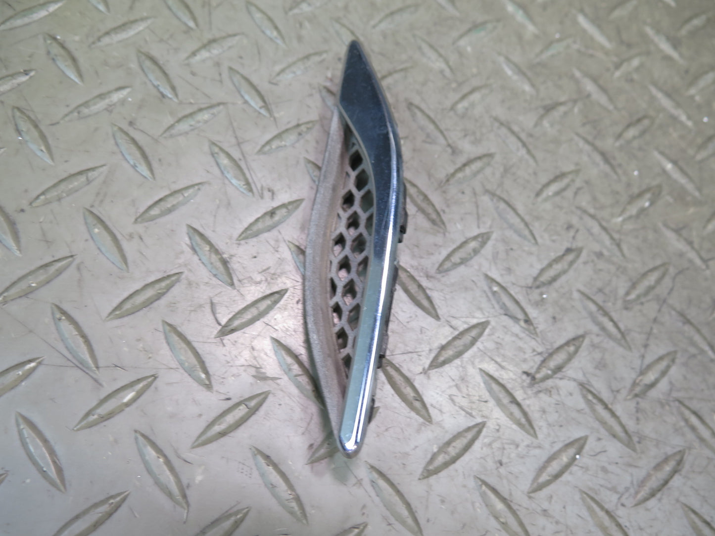 2014-2019 Maserati Ghibli M157 Front Right Fender Air Vent Trim Grille Set of 3