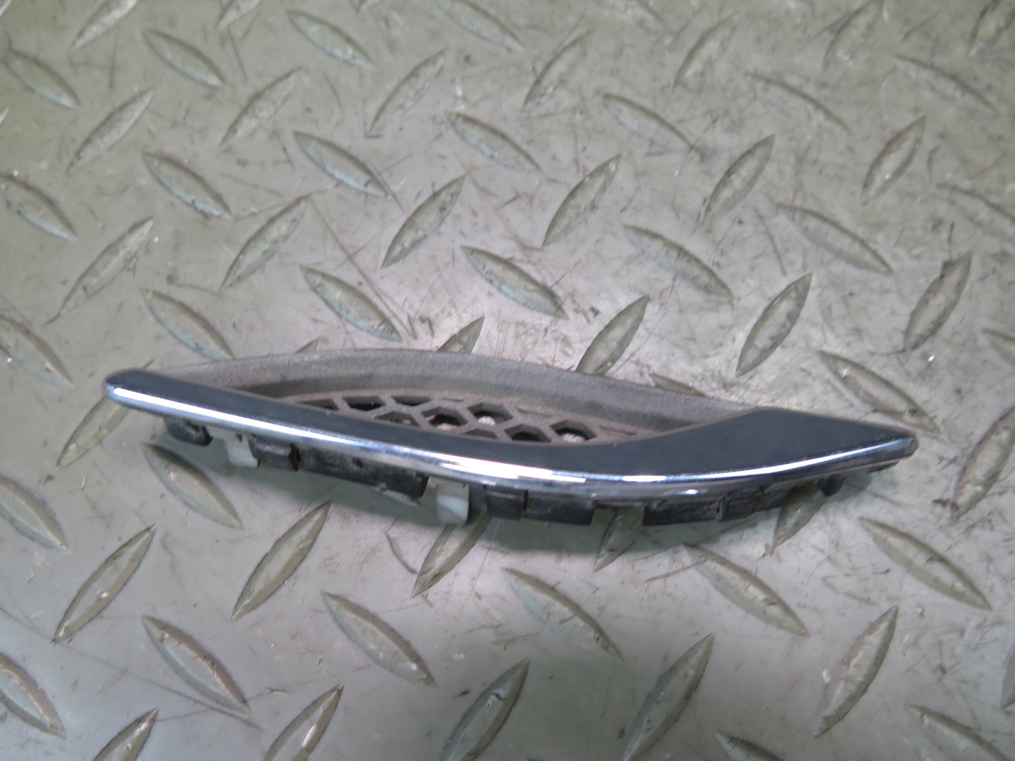 2014-2019 Maserati Ghibli M157 Front Right Fender Air Vent Trim Grille Set of 3