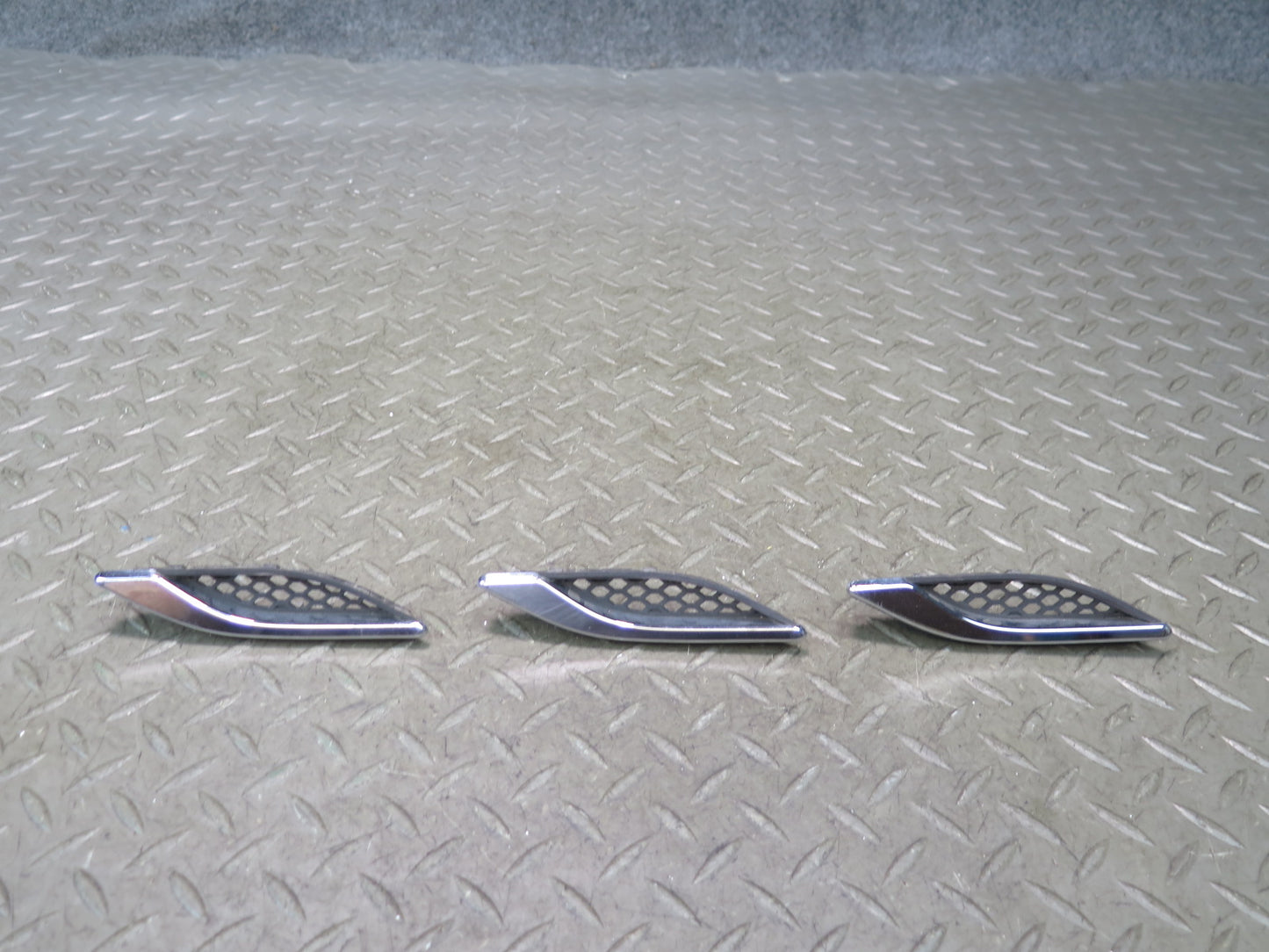 2014-2019 Maserati Ghibli M157 Front Left Fender Air Vent Trim Grille Set of 3