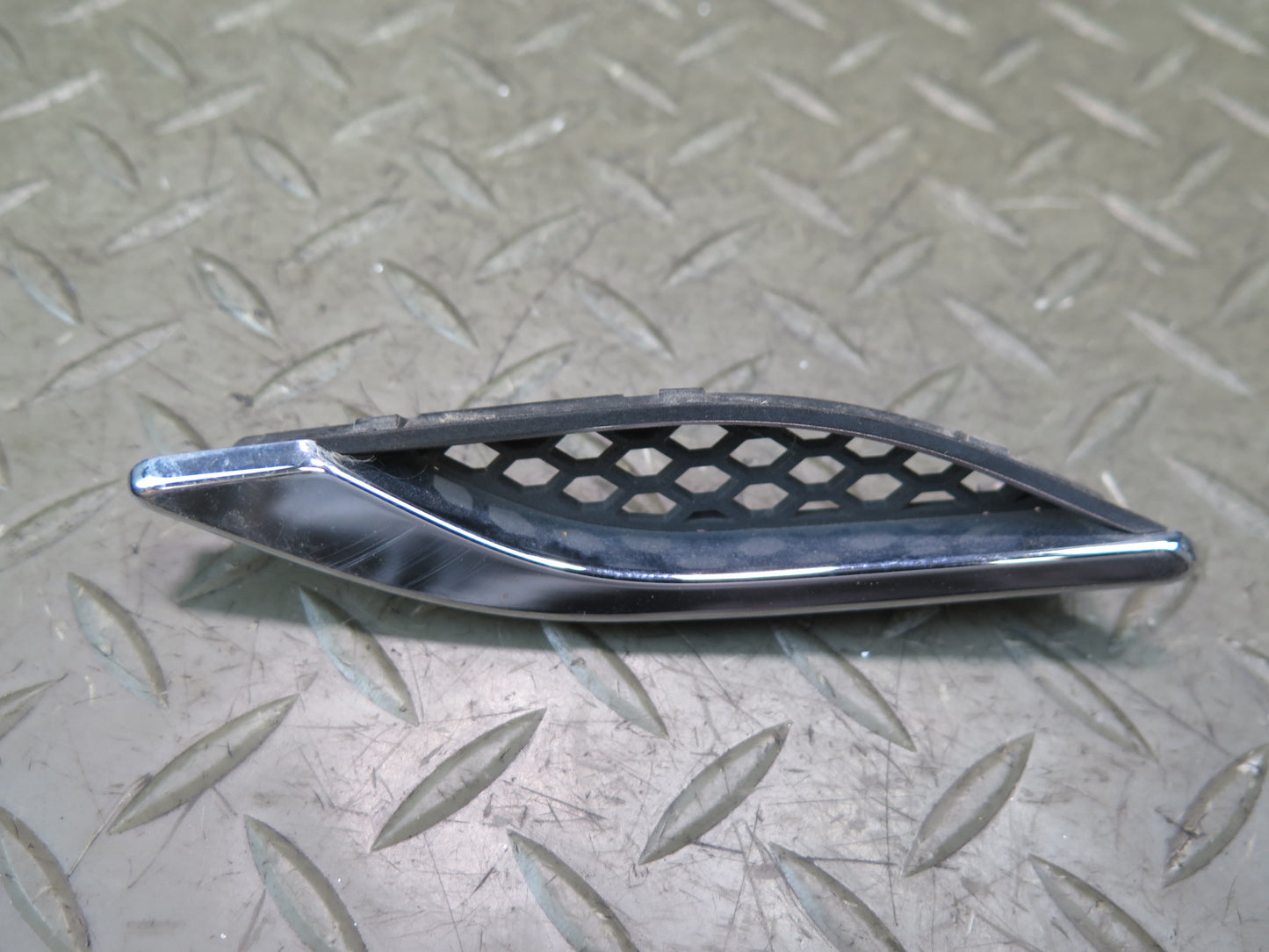 2014-2019 Maserati Ghibli M157 Front Left Fender Air Vent Trim Grille Set of 3