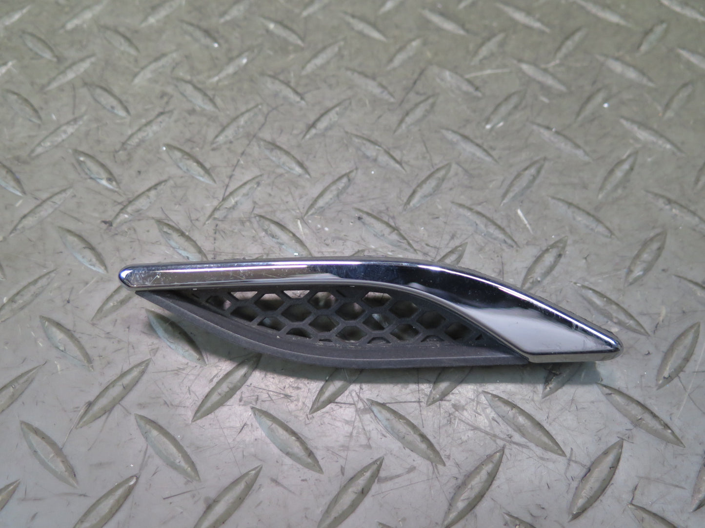 2014-2019 Maserati Ghibli M157 Front Left Fender Air Vent Trim Grille Set of 3