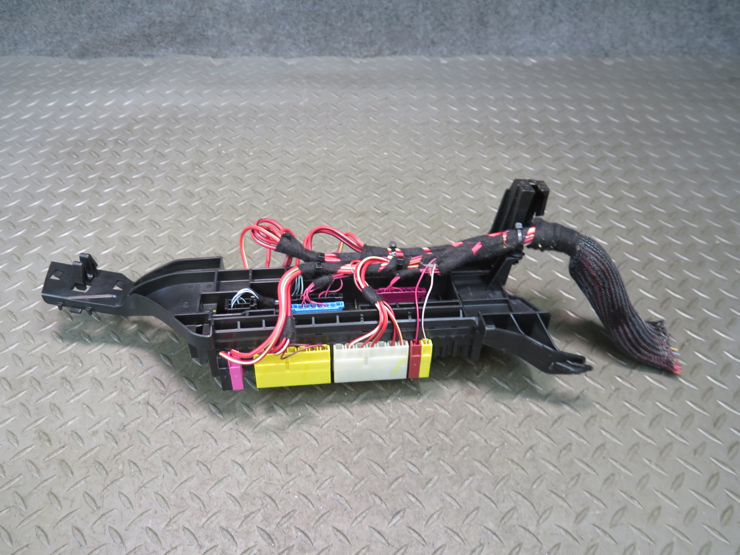 12-15 Mercedes W166 Ml-class Fuse Relay Junction Box Block 1665402350 OEM