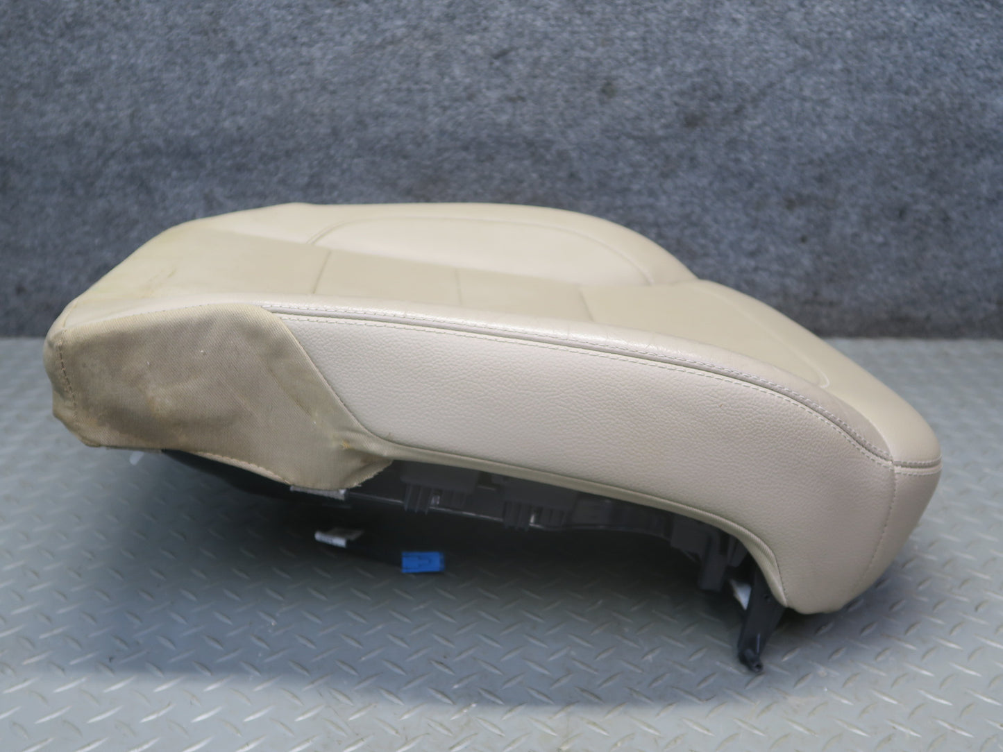 12-15 Mercedes W166 Ml-class Front Right Seat Lower Cushion Beige OEM