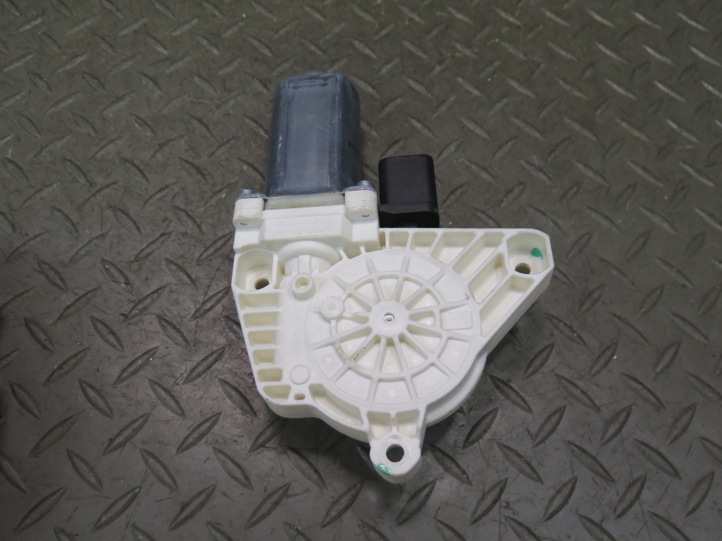 09-20 Nissan 370Z Z34 Front Left Door Window Regulator Motor OEM
