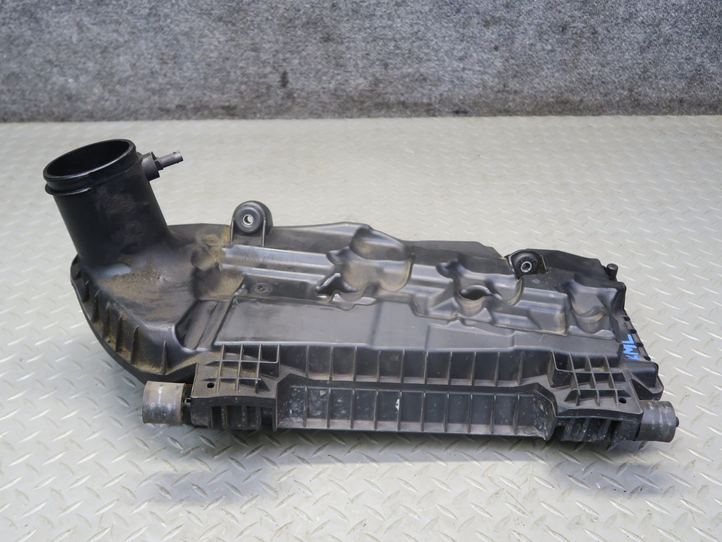 12-15 Mercedes W166 ML350 Air Intake Cleaner Filter Box w Air Duct OEM