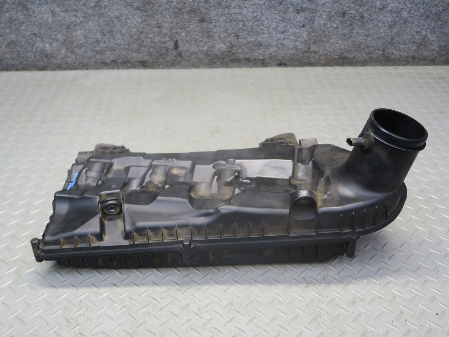 12-15 Mercedes W166 ML350 Air Intake Cleaner Filter Box w Air Duct OEM