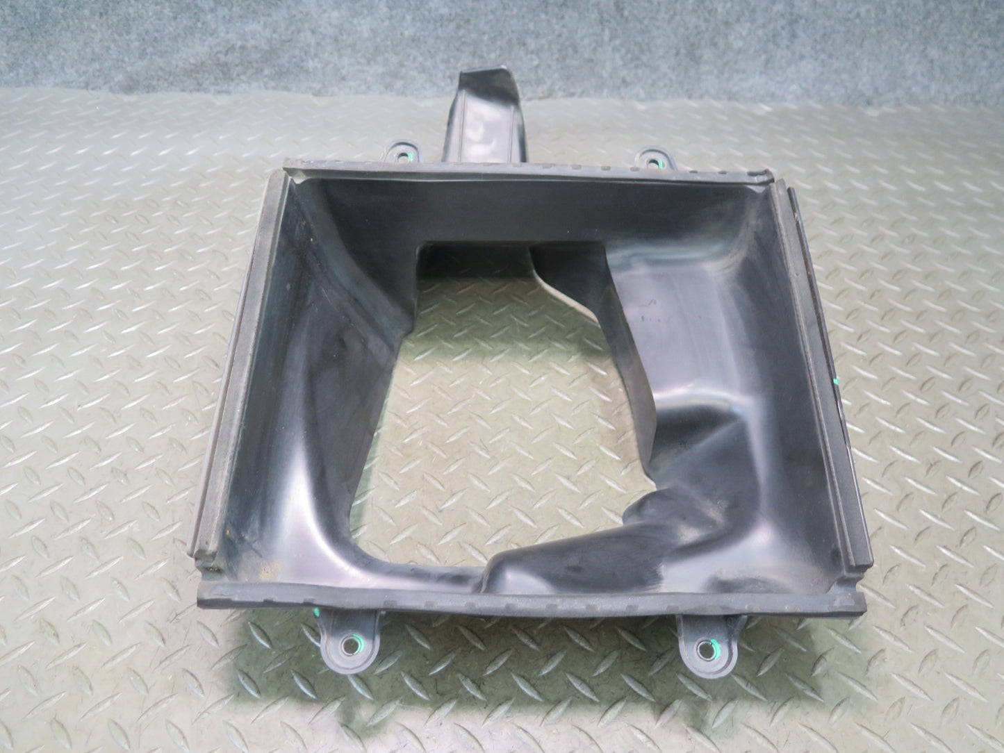 2014-2017 Maserati Ghibli M157 Front Right Intercooler Duct Shroud 670004139
