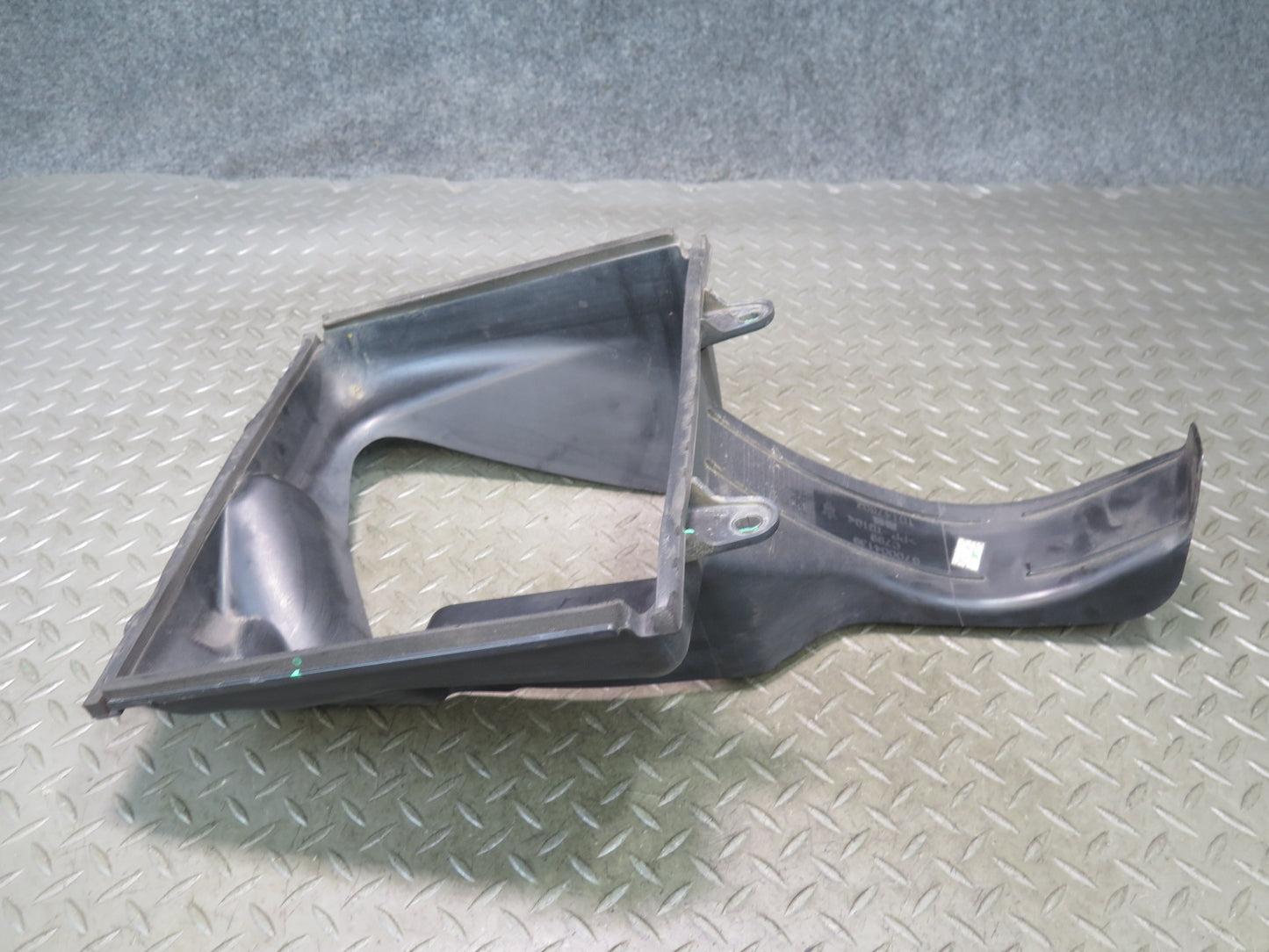 2014-2017 Maserati Ghibli M157 Front Right Intercooler Duct Shroud 670004139