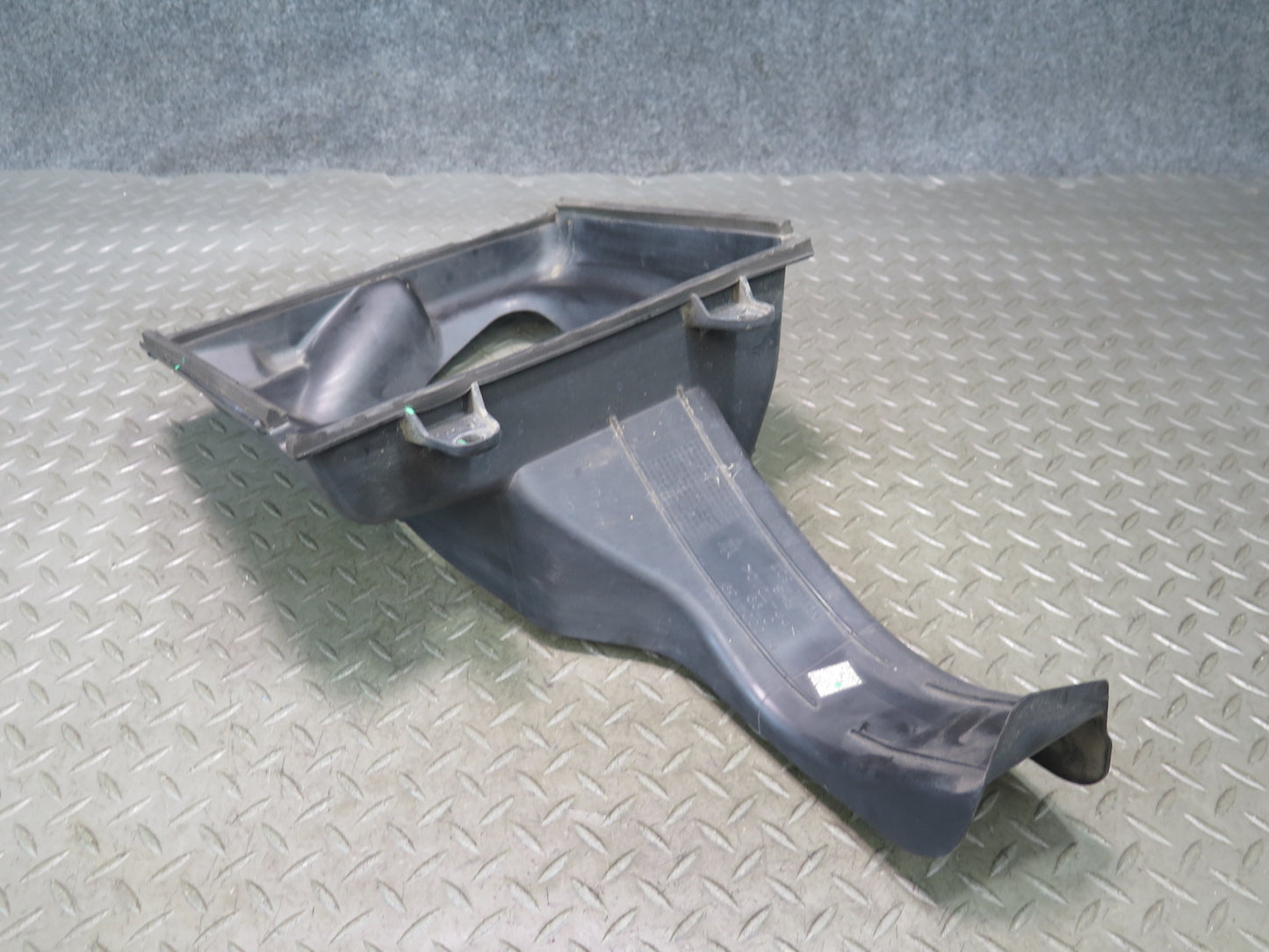 2014-2017 Maserati Ghibli M157 Front Right Intercooler Duct Shroud 670004139