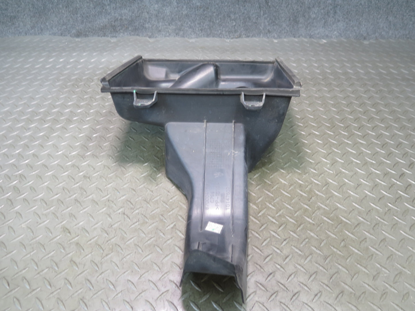 2014-2017 Maserati Ghibli M157 Front Right Intercooler Duct Shroud 670004139