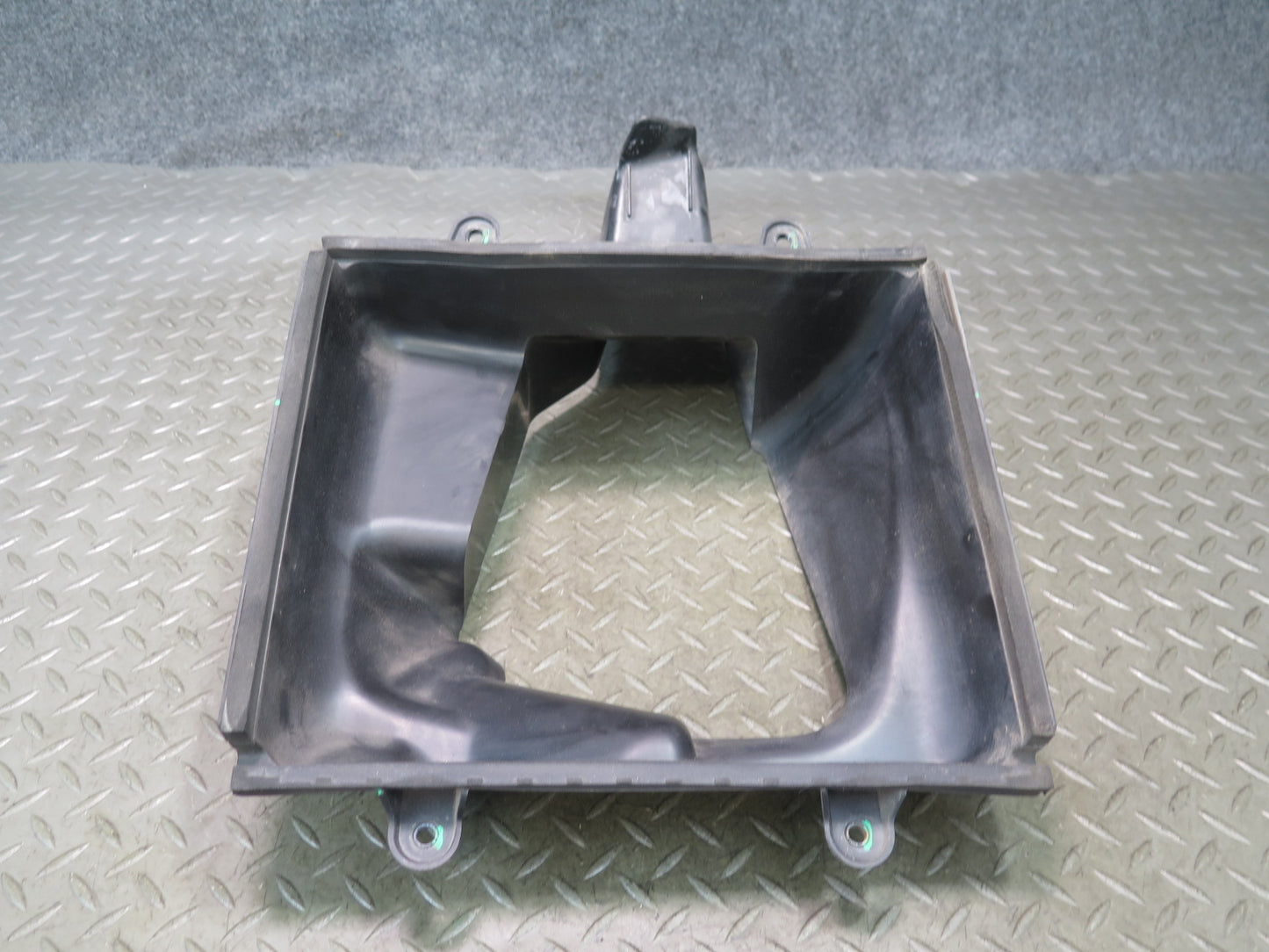2014-2017 Maserati Ghibli M157 Front Left Intercooler Duct Shroud 670004140