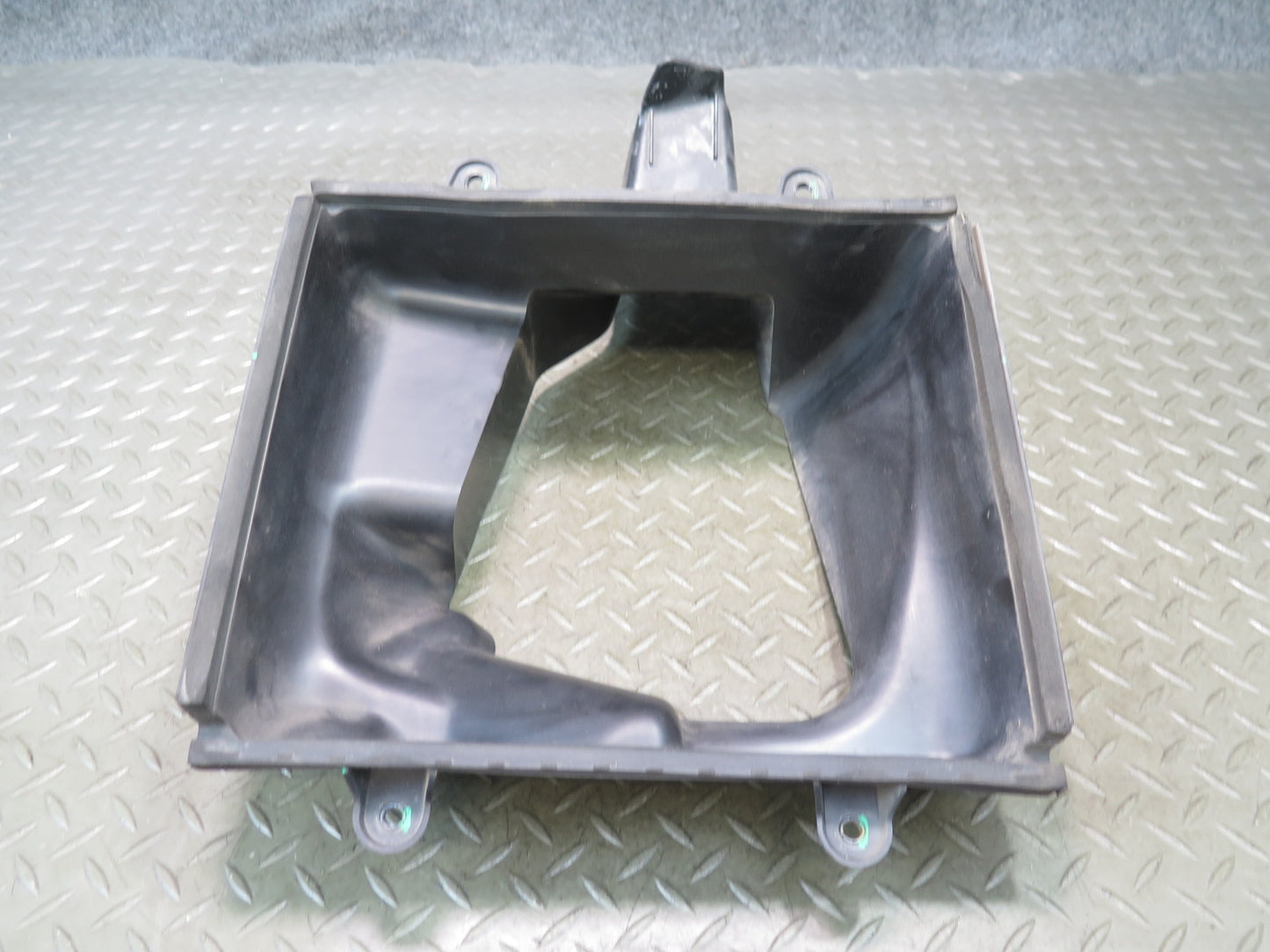2014-2017 Maserati Ghibli M157 Front Left Intercooler Duct Shroud 670004140