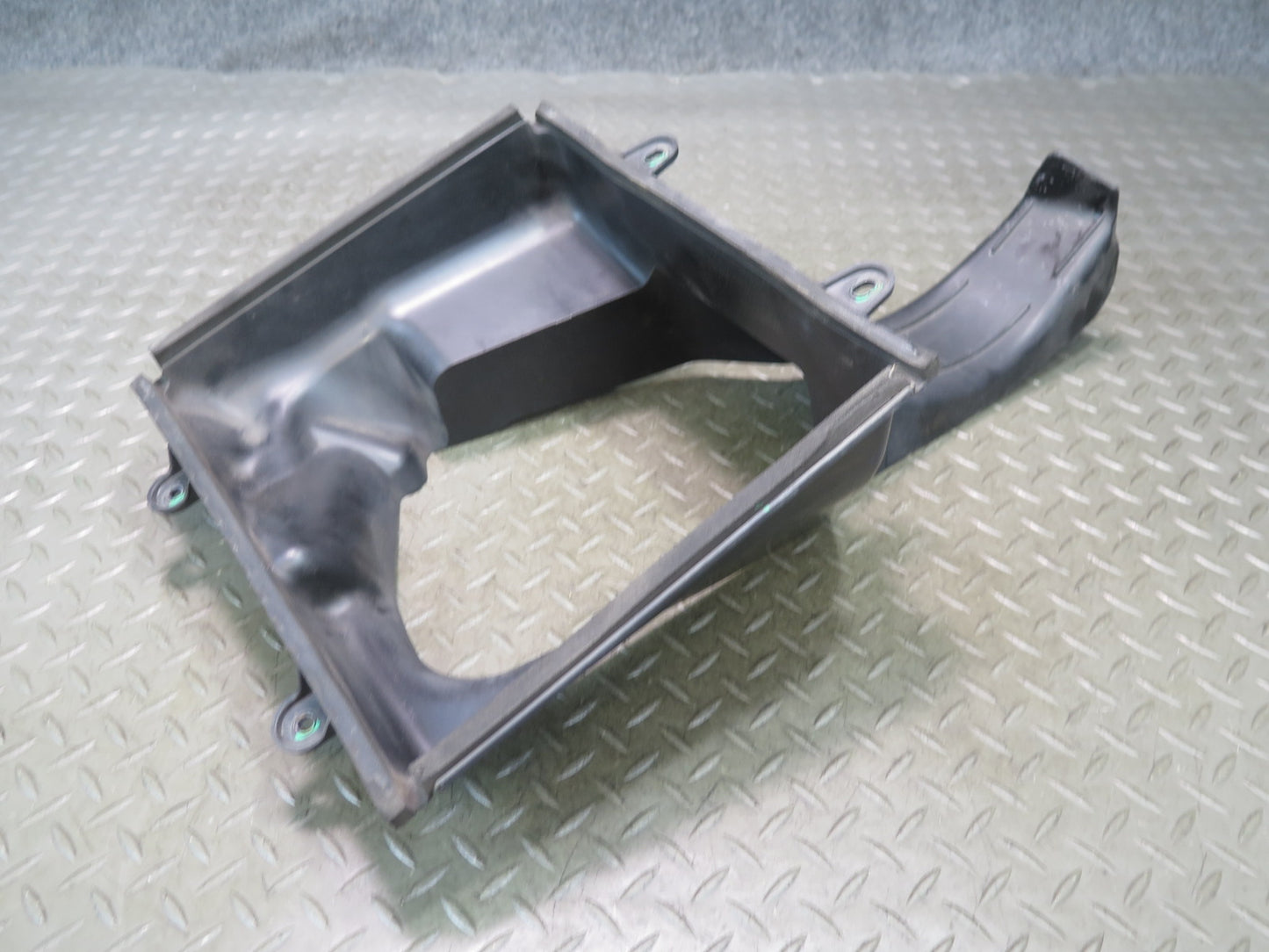 2014-2017 Maserati Ghibli M157 Front Left Intercooler Duct Shroud 670004140