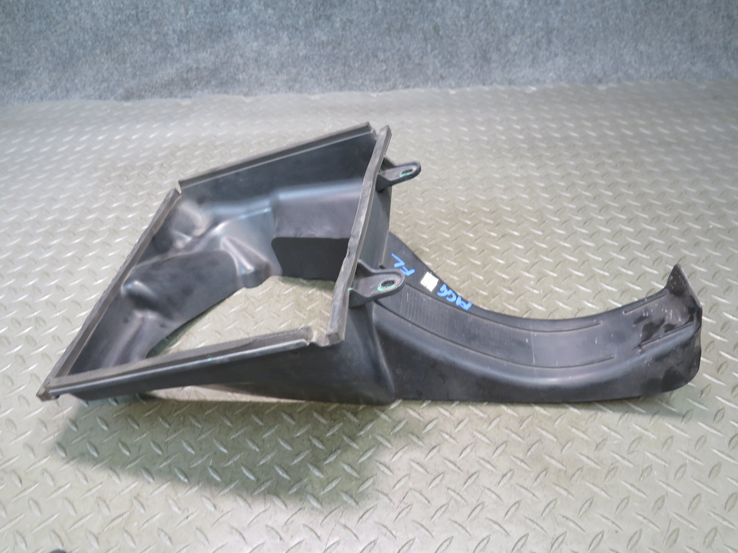 2014-2017 Maserati Ghibli M157 Front Left Intercooler Duct Shroud 670004140
