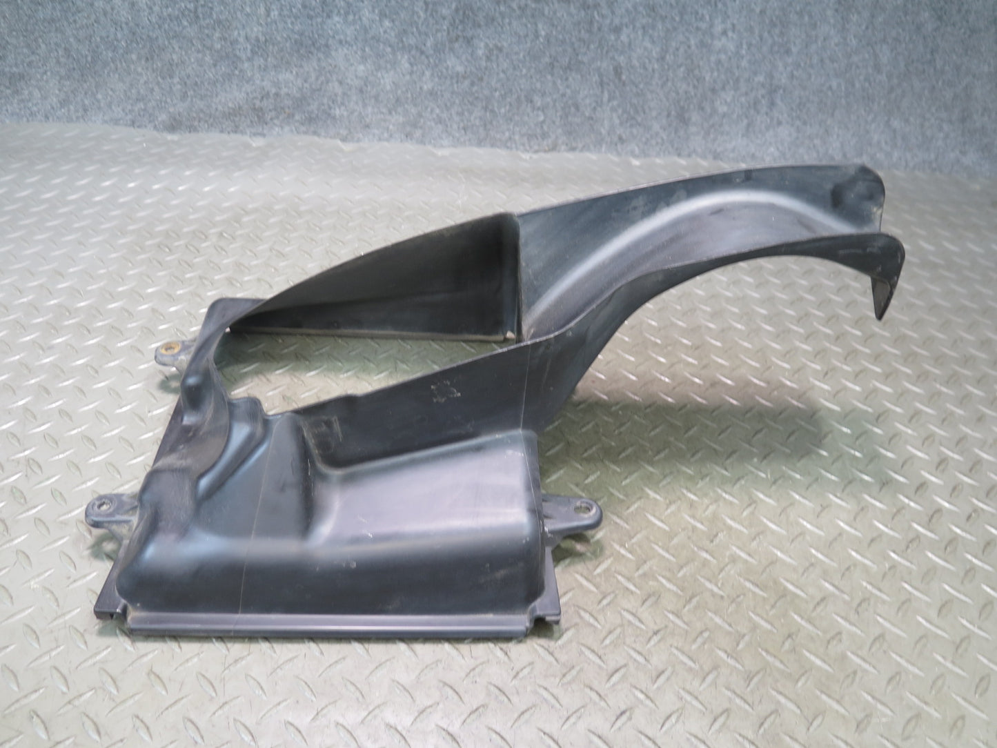 2014-2017 Maserati Ghibli M157 Front Left Intercooler Duct Shroud 670004140