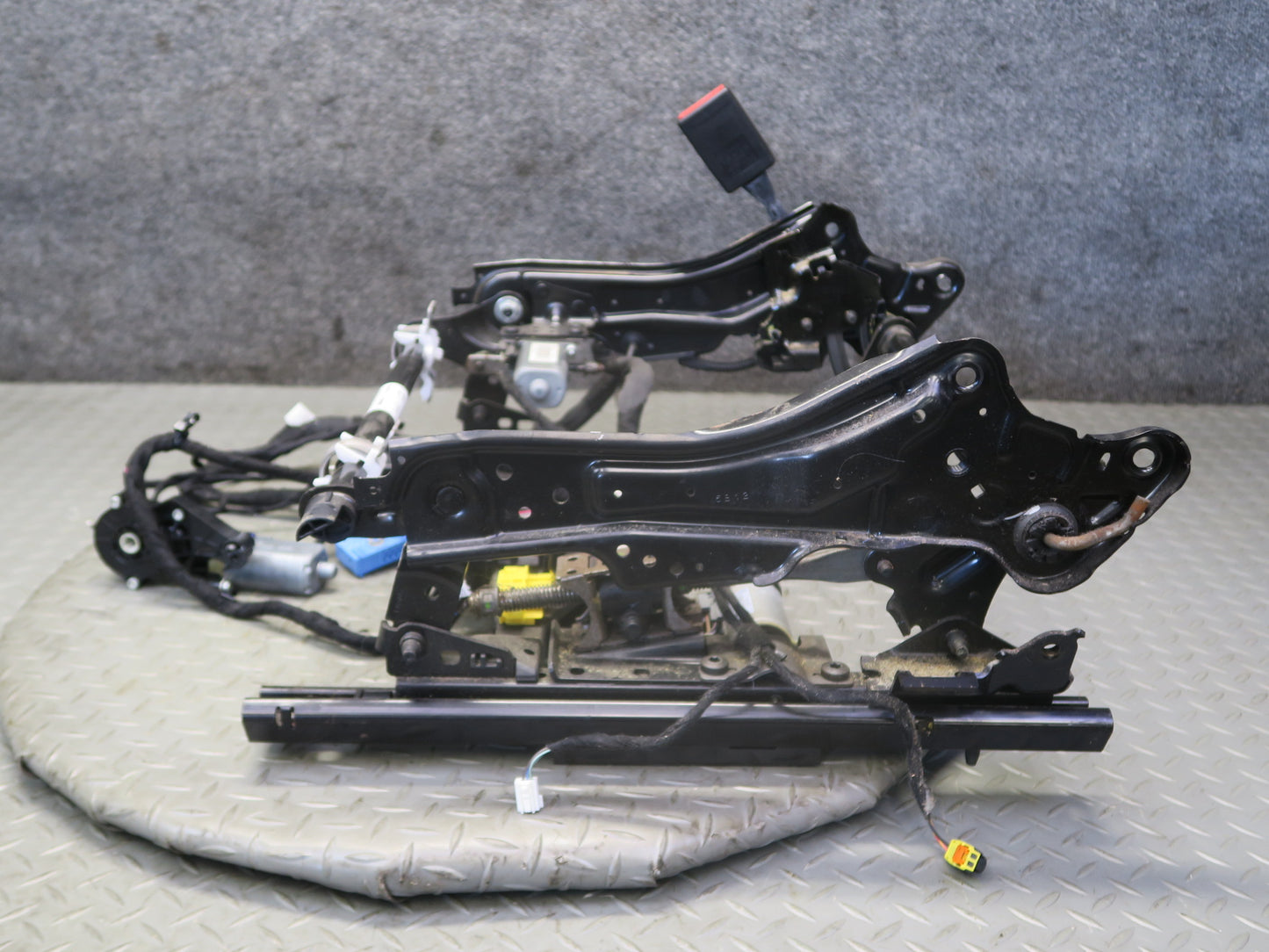 12-15 Mercedes W166 Ml-class Front Left Seat Lower Track Rail Frame w Motors OEM