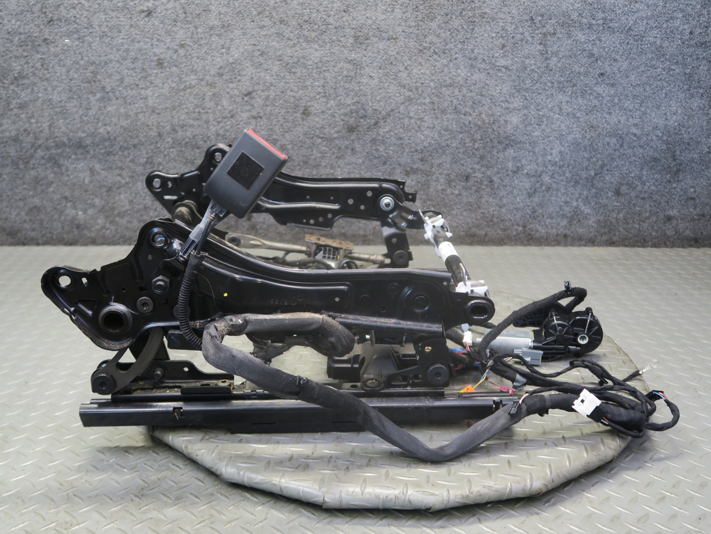 12-15 Mercedes W166 Ml-class Front Left Seat Lower Track Rail Frame w Motors OEM
