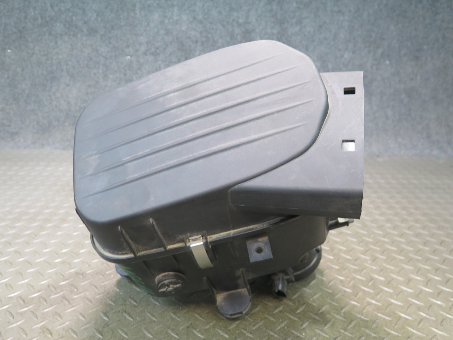 2014-2020 Maserati Ghibli M157 Engine Right Air Cleaner Filter Box w MAF Sensor
