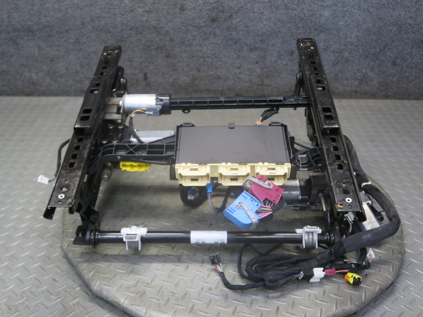 12-15 Mercedes W166 Ml-class Front Left Seat Lower Track Rail Frame w Motors OEM