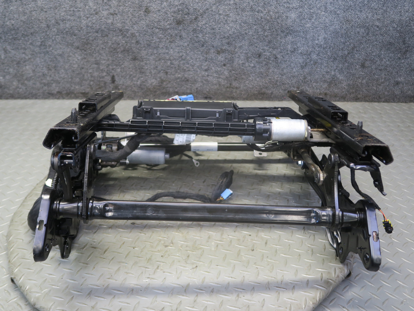 12-15 Mercedes W166 Ml-class Front Left Seat Lower Track Rail Frame w Motors OEM