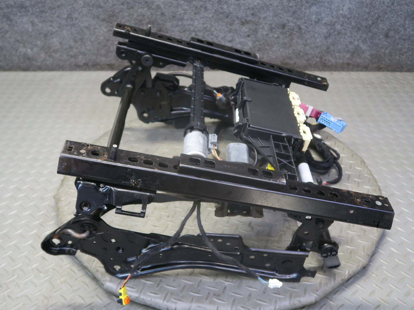 12-15 Mercedes W166 Ml-class Front Left Seat Lower Track Rail Frame w Motors OEM