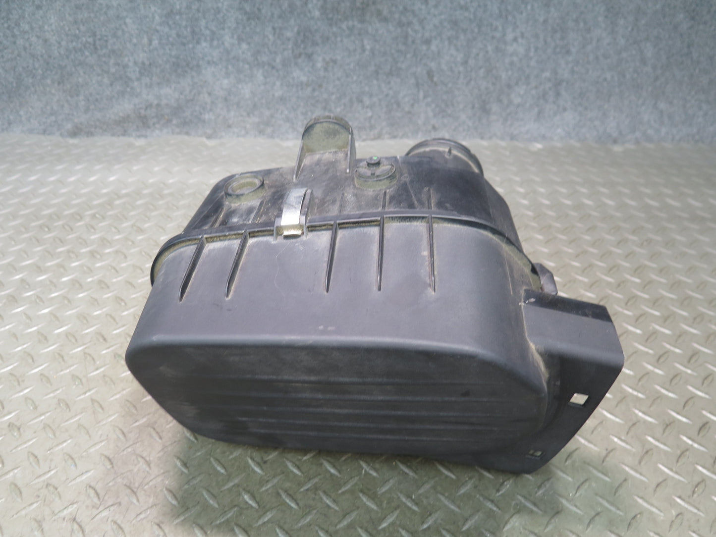 2014-2020 Maserati Ghibli M157 Engine Right Air Cleaner Filter Box w MAF Sensor