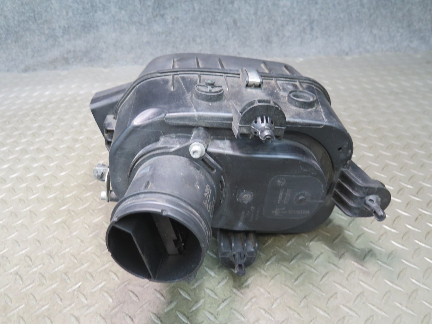2014-2020 Maserati Ghibli M157 Engine Right Air Cleaner Filter Box w MAF Sensor