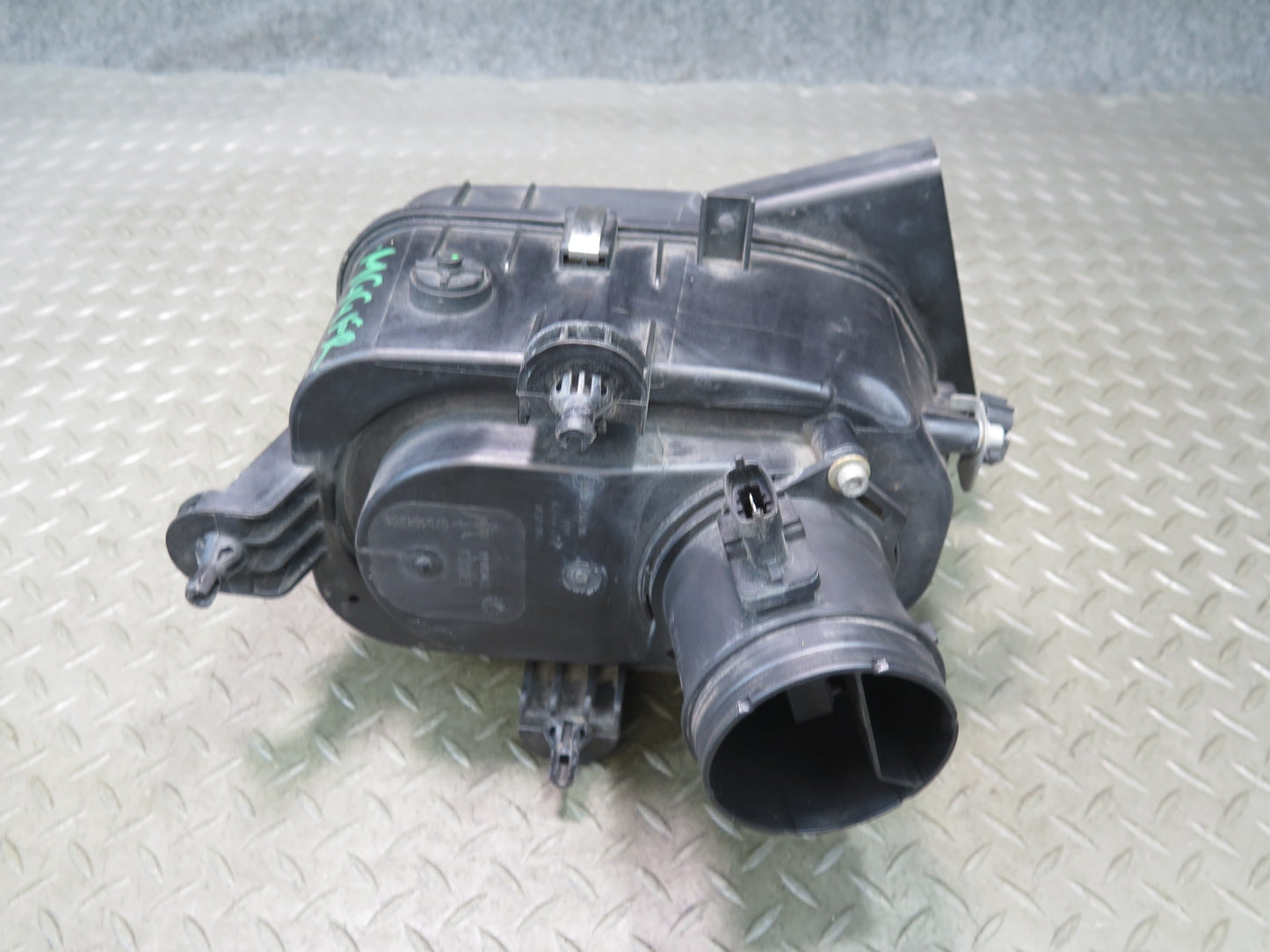2014-2020 Maserati Ghibli M157 Engine Right Air Cleaner Filter Box w MAF Sensor