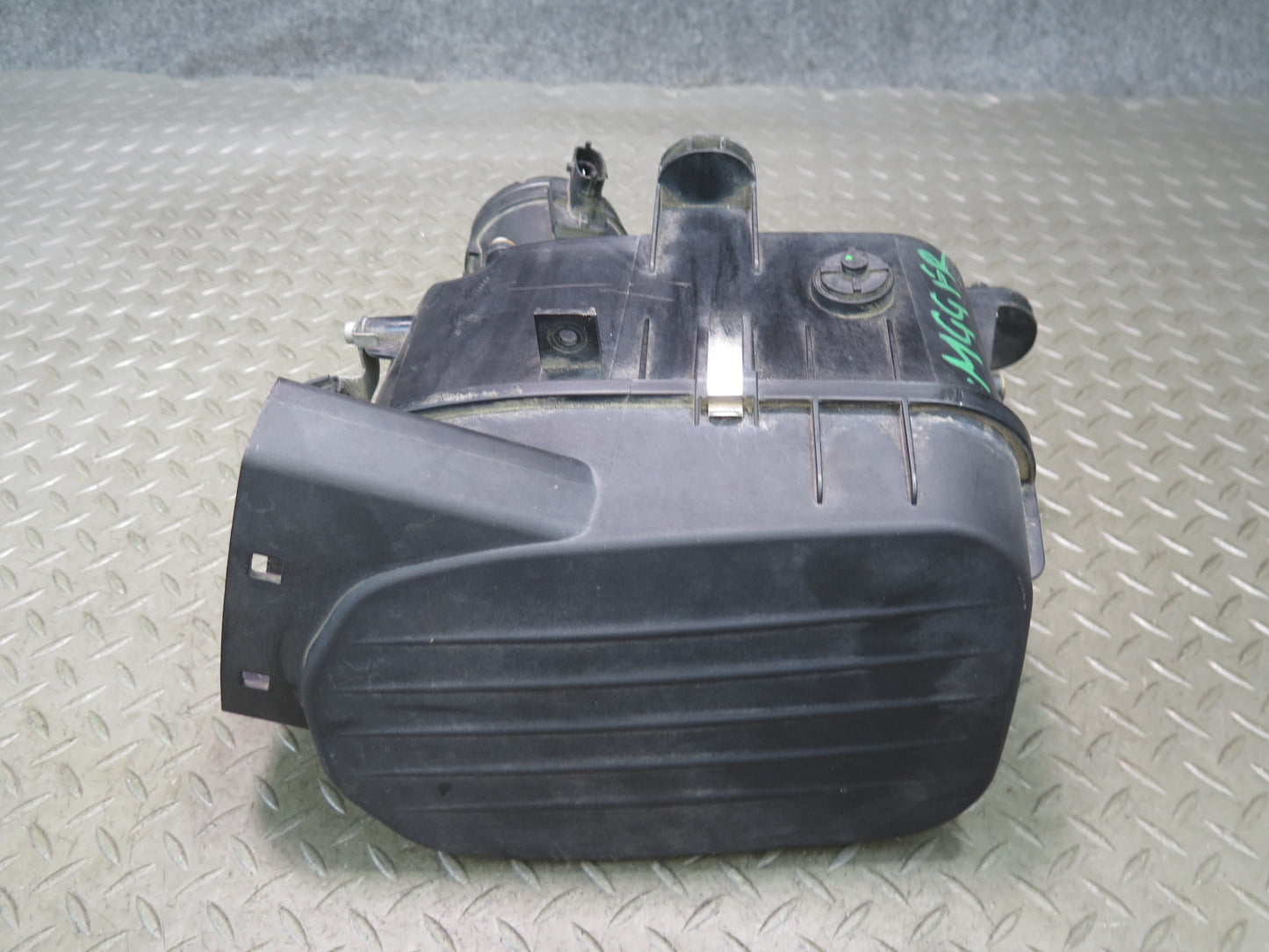 2014-2020 Maserati Ghibli M157 Engine Right Air Cleaner Filter Box w MAF Sensor