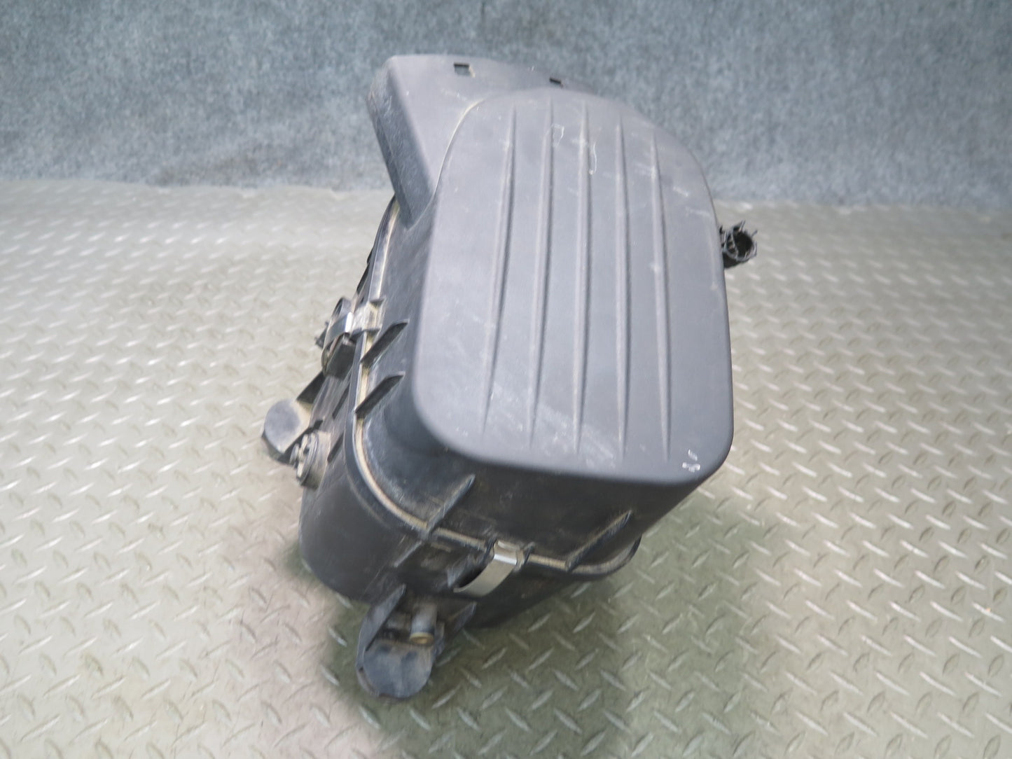 2014-2020 Maserati Ghibli M157 Engine Left Air Cleaner Filter Box w MAF Sensor