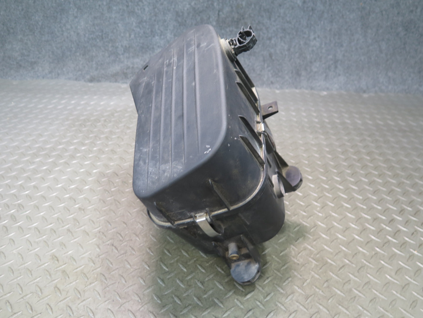 2014-2020 Maserati Ghibli M157 Engine Left Air Cleaner Filter Box w MAF Sensor