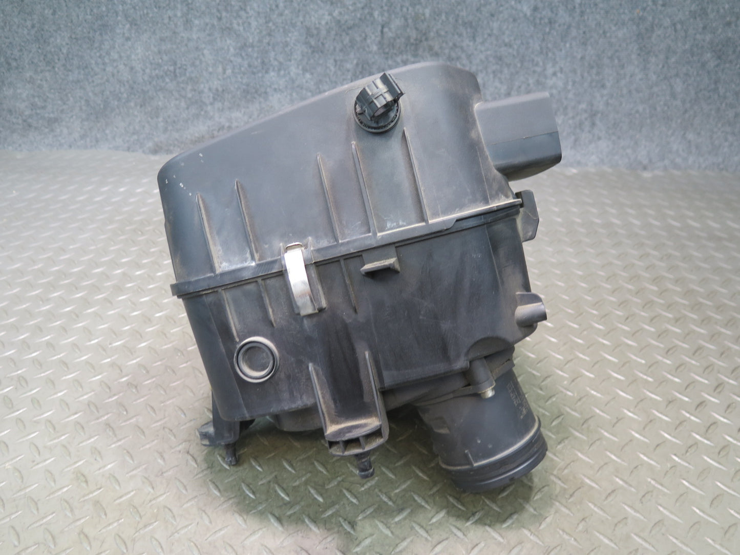 2014-2020 Maserati Ghibli M157 Engine Left Air Cleaner Filter Box w MAF Sensor