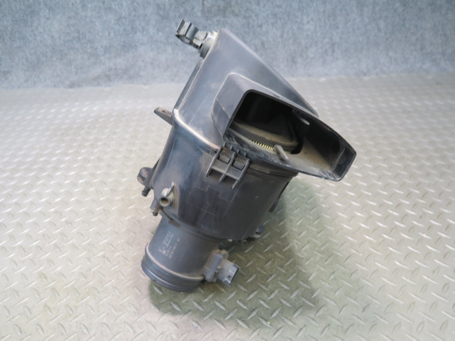 2014-2020 Maserati Ghibli M157 Engine Left Air Cleaner Filter Box w MAF Sensor