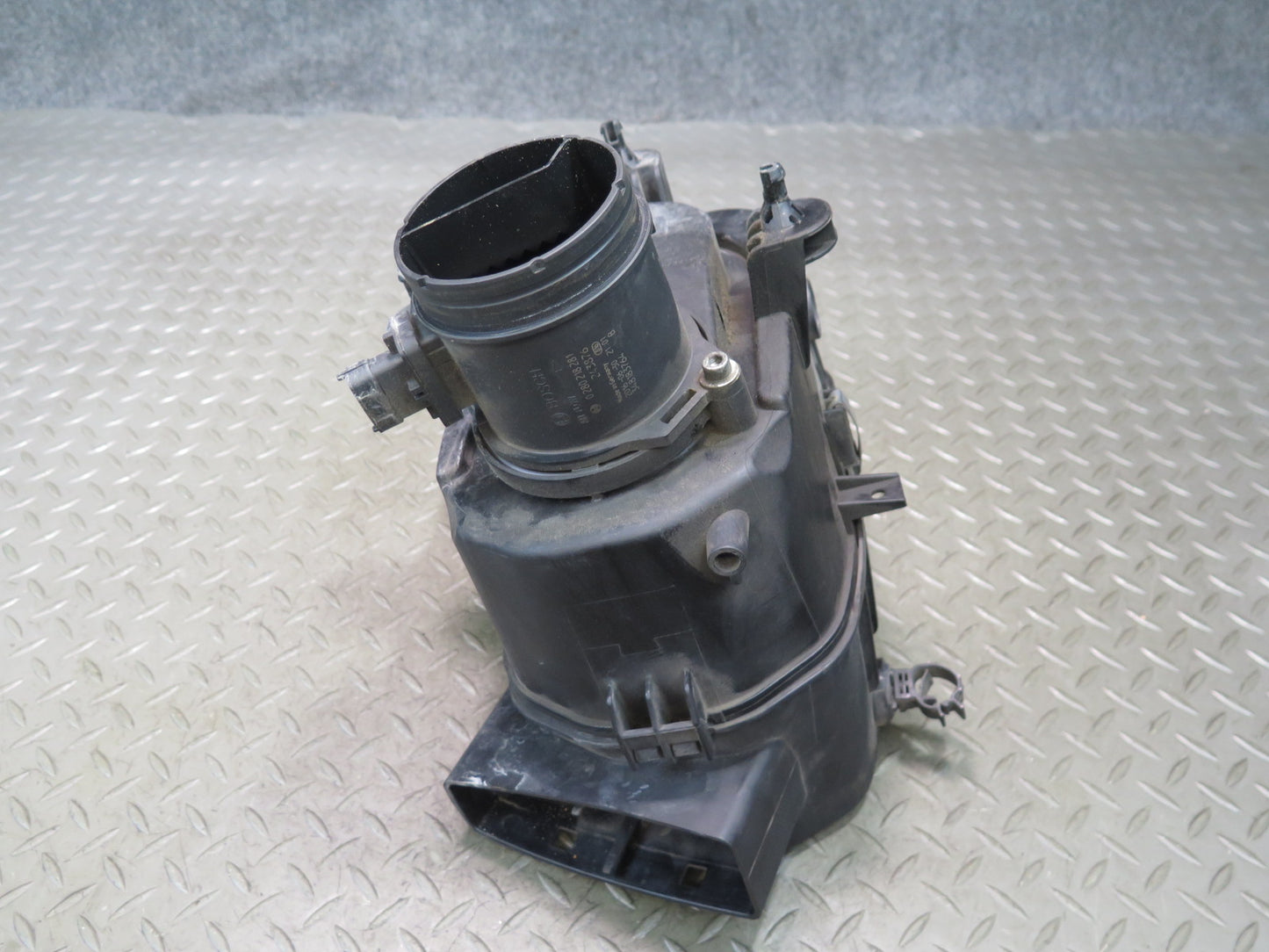 2014-2020 Maserati Ghibli M157 Engine Left Air Cleaner Filter Box w MAF Sensor
