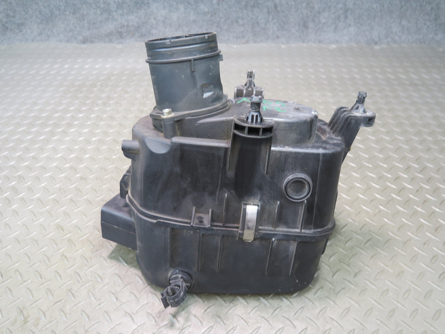 2014-2020 Maserati Ghibli M157 Engine Left Air Cleaner Filter Box w MAF Sensor
