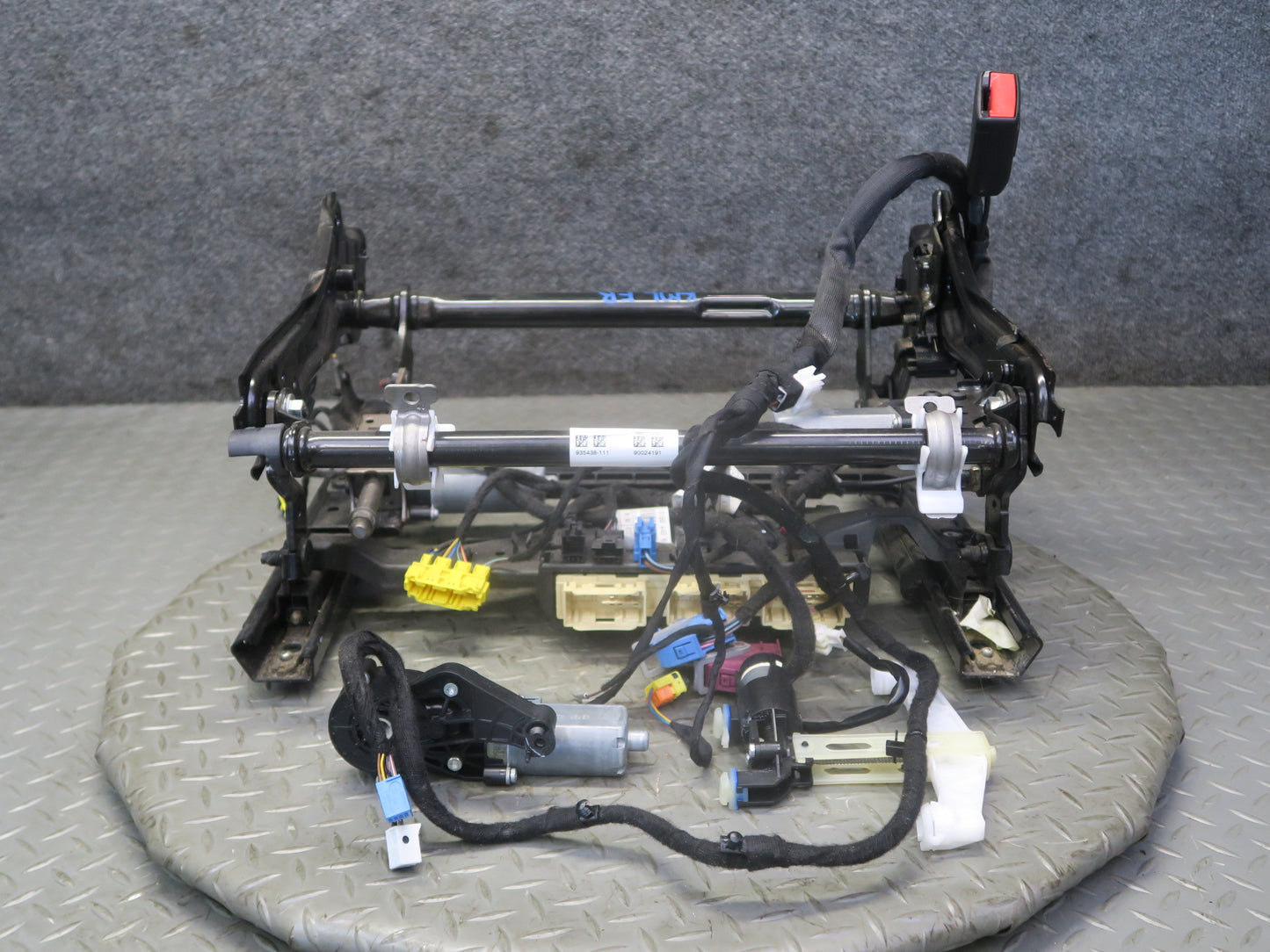 12-15 Mercedes W166 ML Front Right Seat Lower Track Rail Frame w Motors OEM