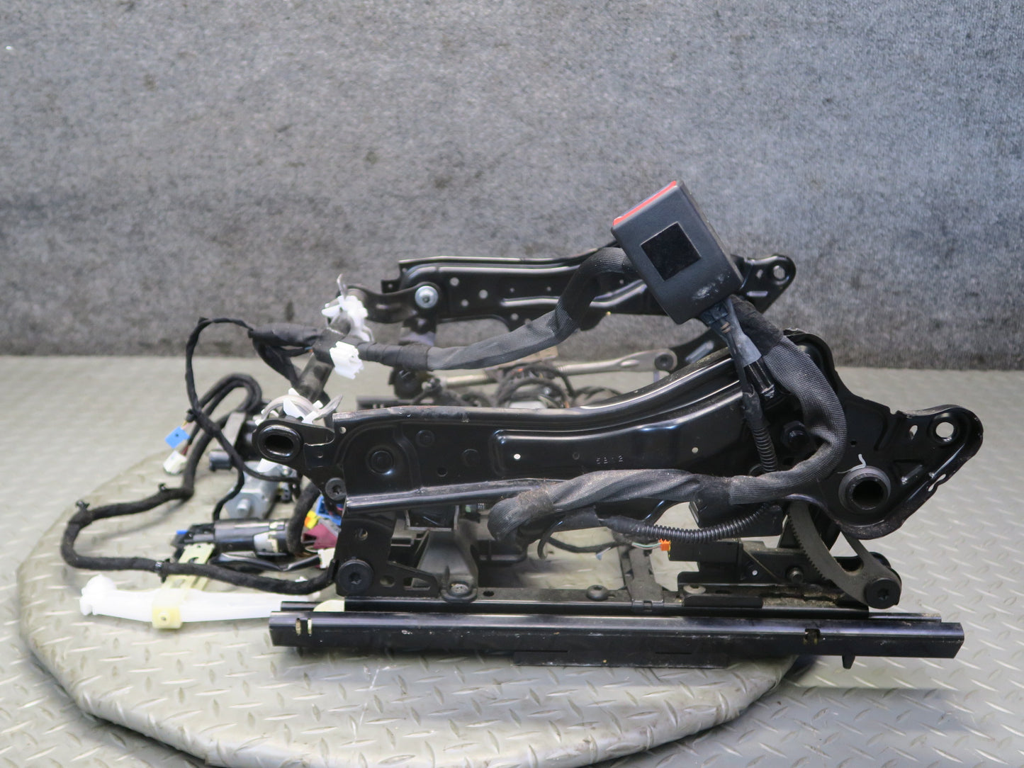12-15 Mercedes W166 ML Front Right Seat Lower Track Rail Frame w Motors OEM