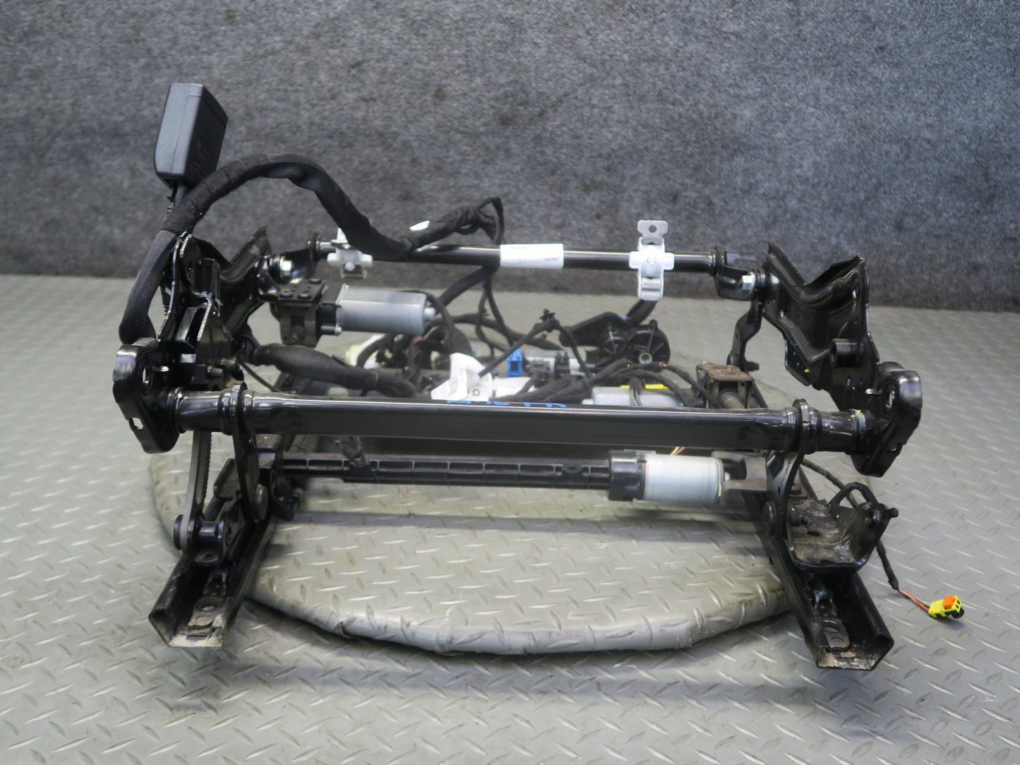 12-15 Mercedes W166 ML Front Right Seat Lower Track Rail Frame w Motors OEM