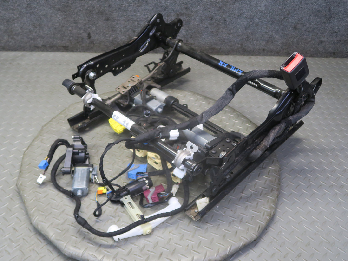 12-15 Mercedes W166 ML Front Right Seat Lower Track Rail Frame w Motors OEM