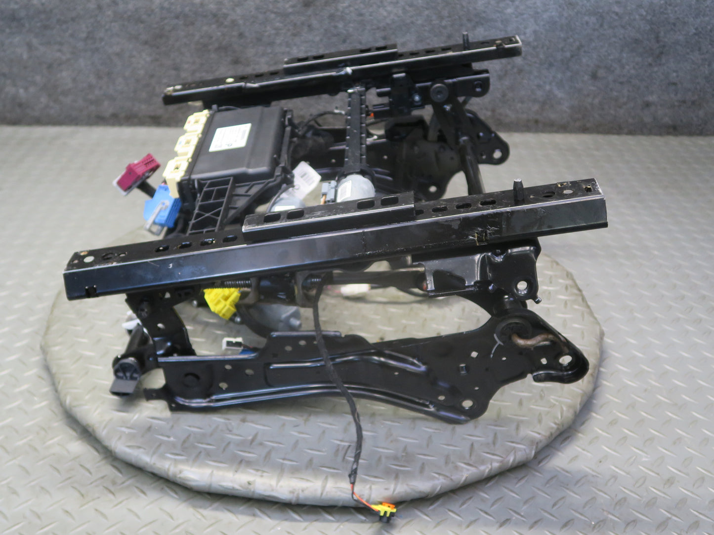 12-15 Mercedes W166 ML Front Right Seat Lower Track Rail Frame w Motors OEM