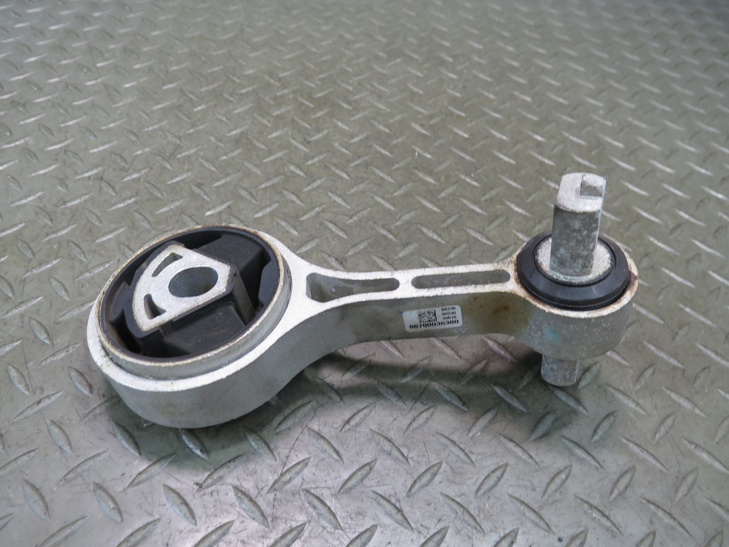 2014-2020 Maserati Ghibli M157 Engine Motor Mount Rod Link 6700036300