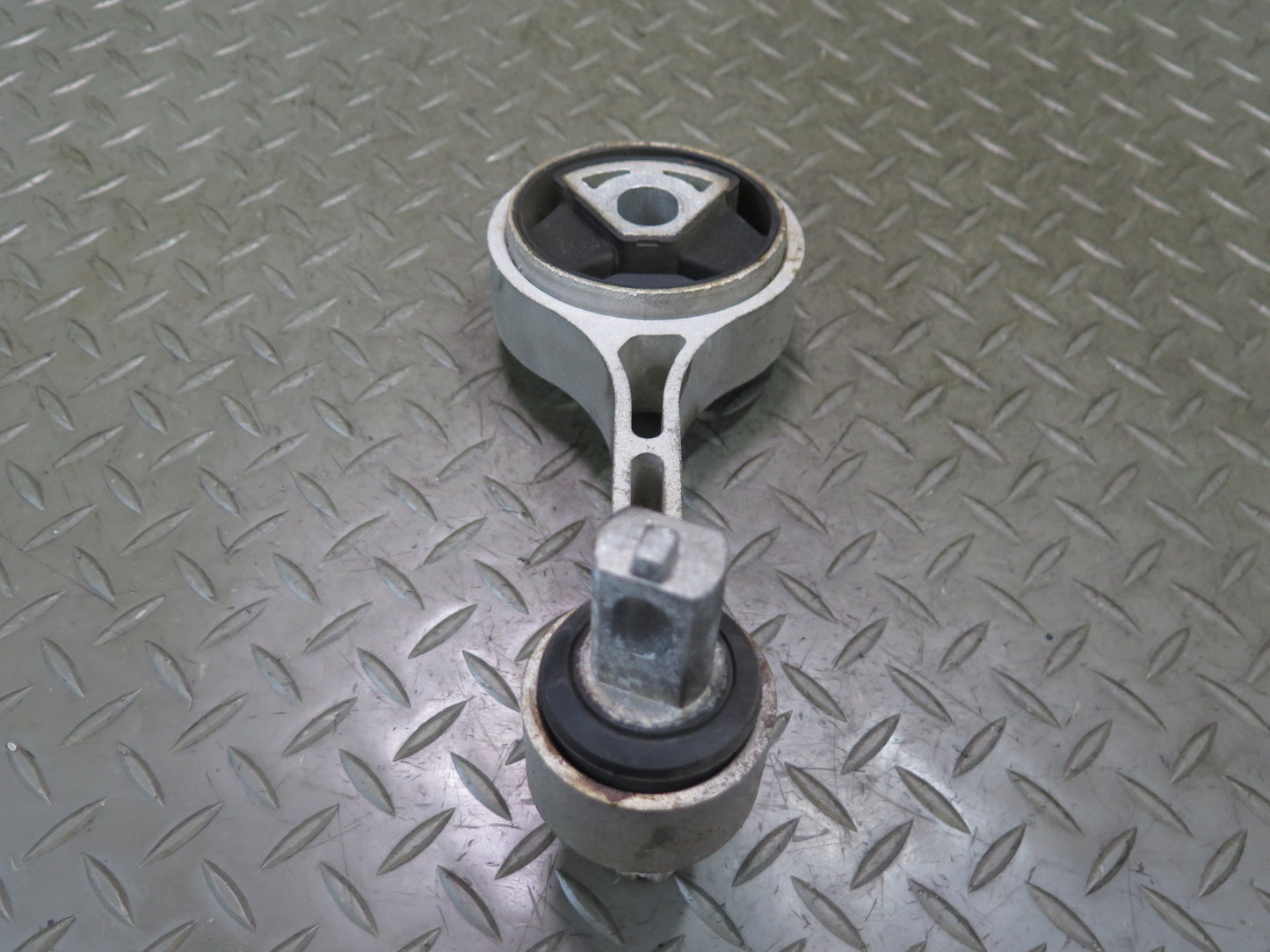 2014-2020 Maserati Ghibli M157 Engine Motor Mount Rod Link 6700036300