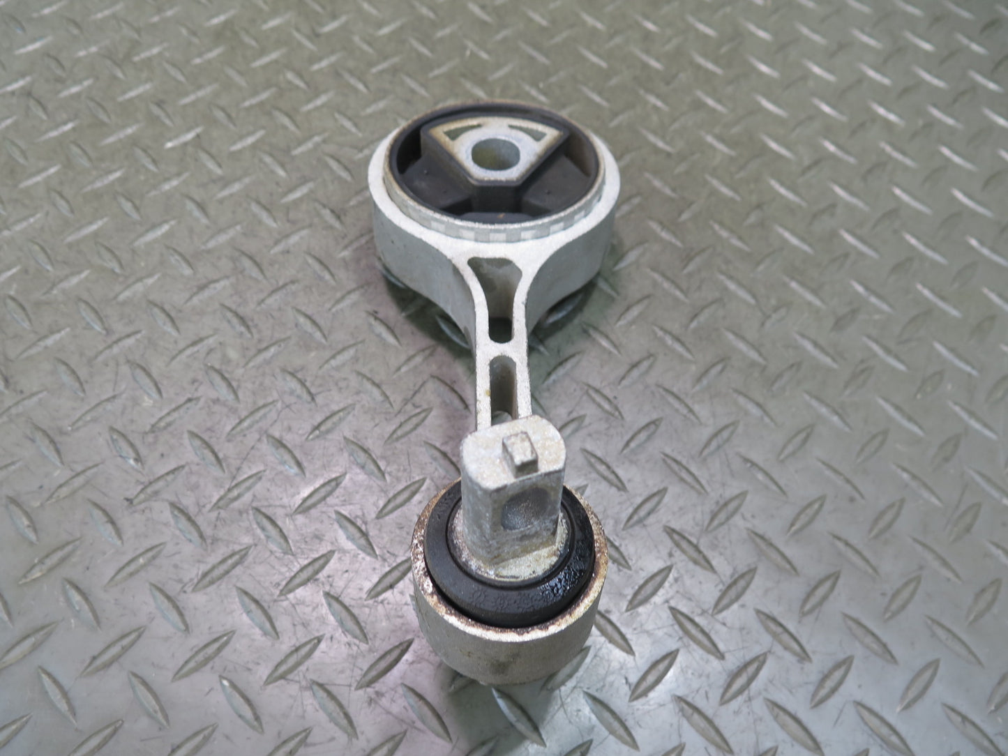 2014-2020 Maserati Ghibli M157 Engine Motor Mount Rod Link 6700036300