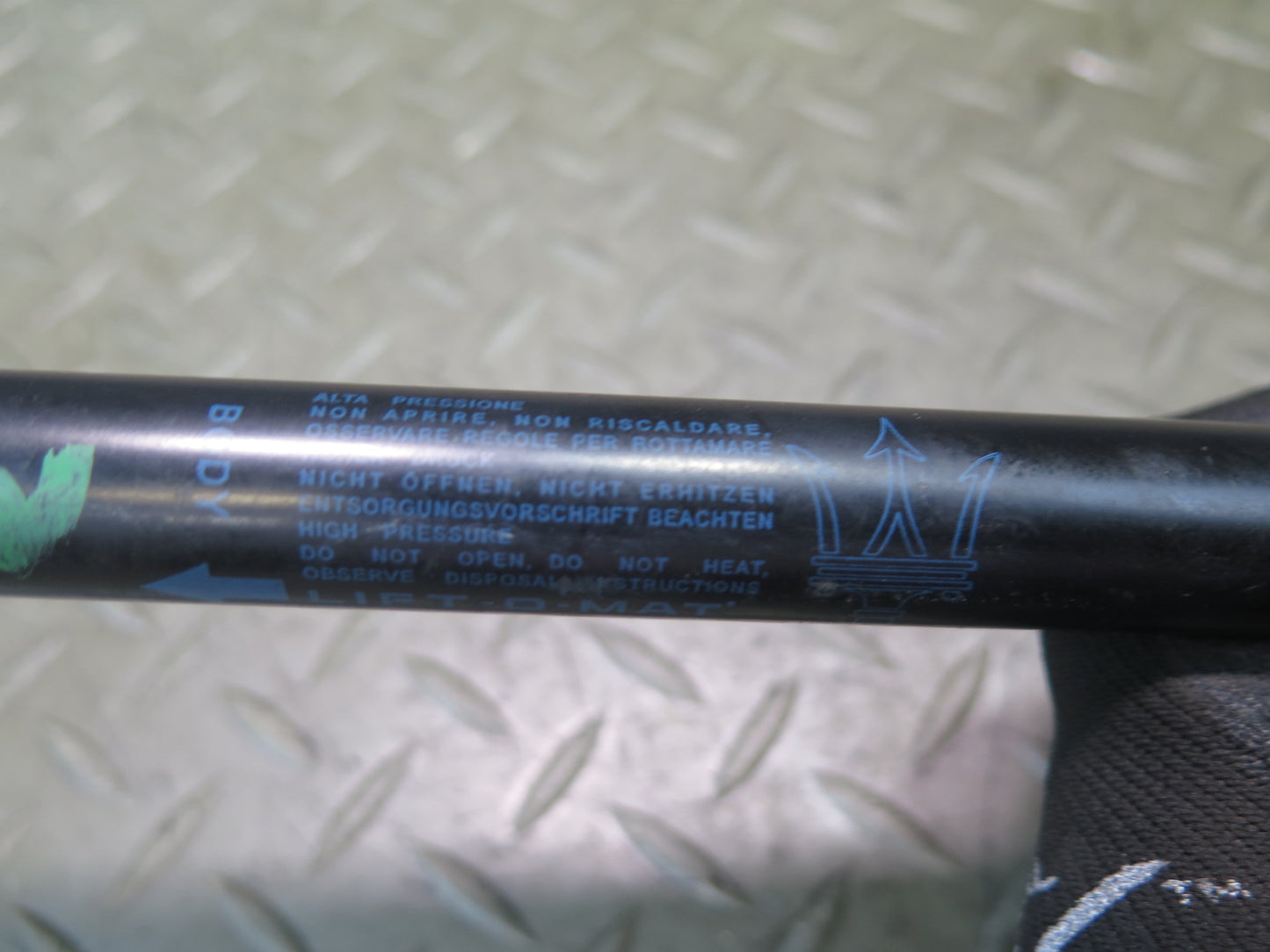 2014-2020 Maserati Ghibli M157 Front Right Left Side Hood Bonnet Shock Strut Set