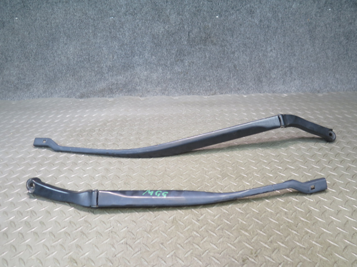 2014-2020 Maserati Ghibli M157 Front Right & Left Side Windshield Wiper Arm Set