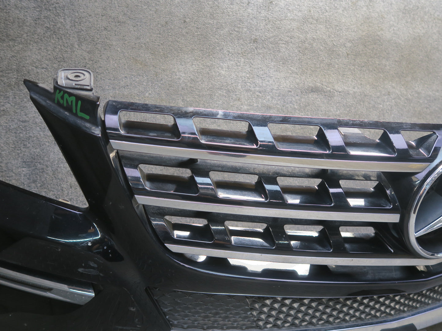 12-15 Mercedes W166 ML350 Front Bumper Cover Black w Grille & Fog Light Assy OEM