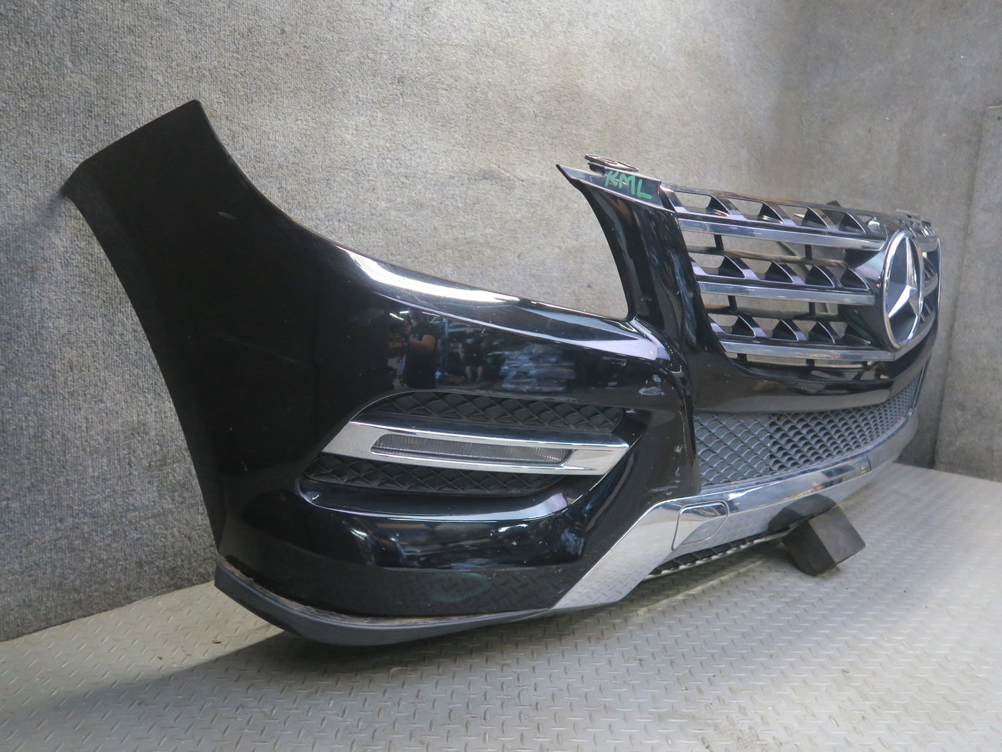 12-15 Mercedes W166 ML350 Front Bumper Cover Black w Grille & Fog Light Assy OEM