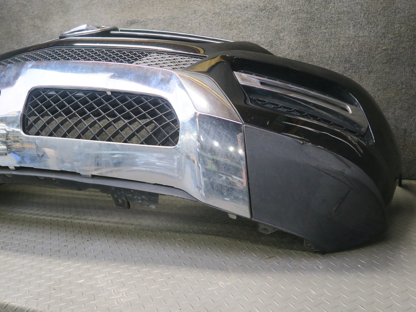 12-15 Mercedes W166 ML350 Front Bumper Cover Black w Grille & Fog Light Assy OEM